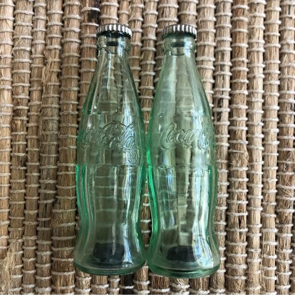Coca Cola Salt and Pepper Shakers VTG Green Collectable Kitchen Table Tool - Picture 2 of 5